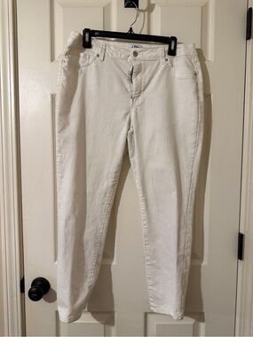 White Women's Stretch Jeans - Classic Straight Fit